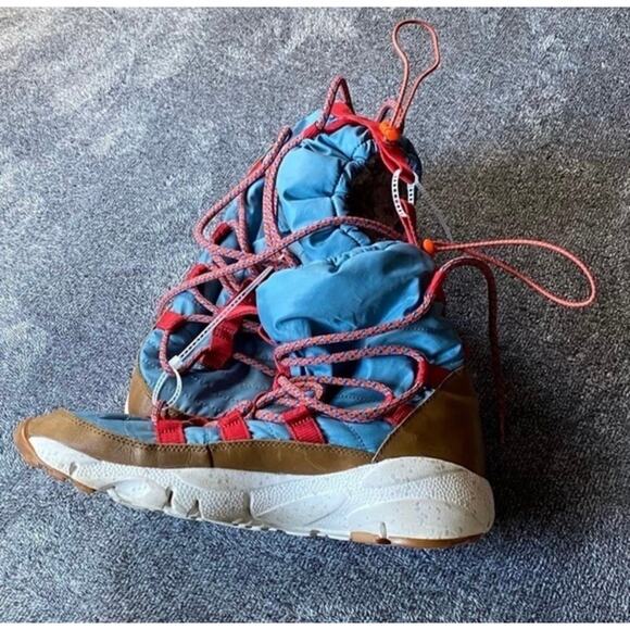 Nike Transforms‎ The Footscape Into The Route Sneakerboot SP  display picture 3